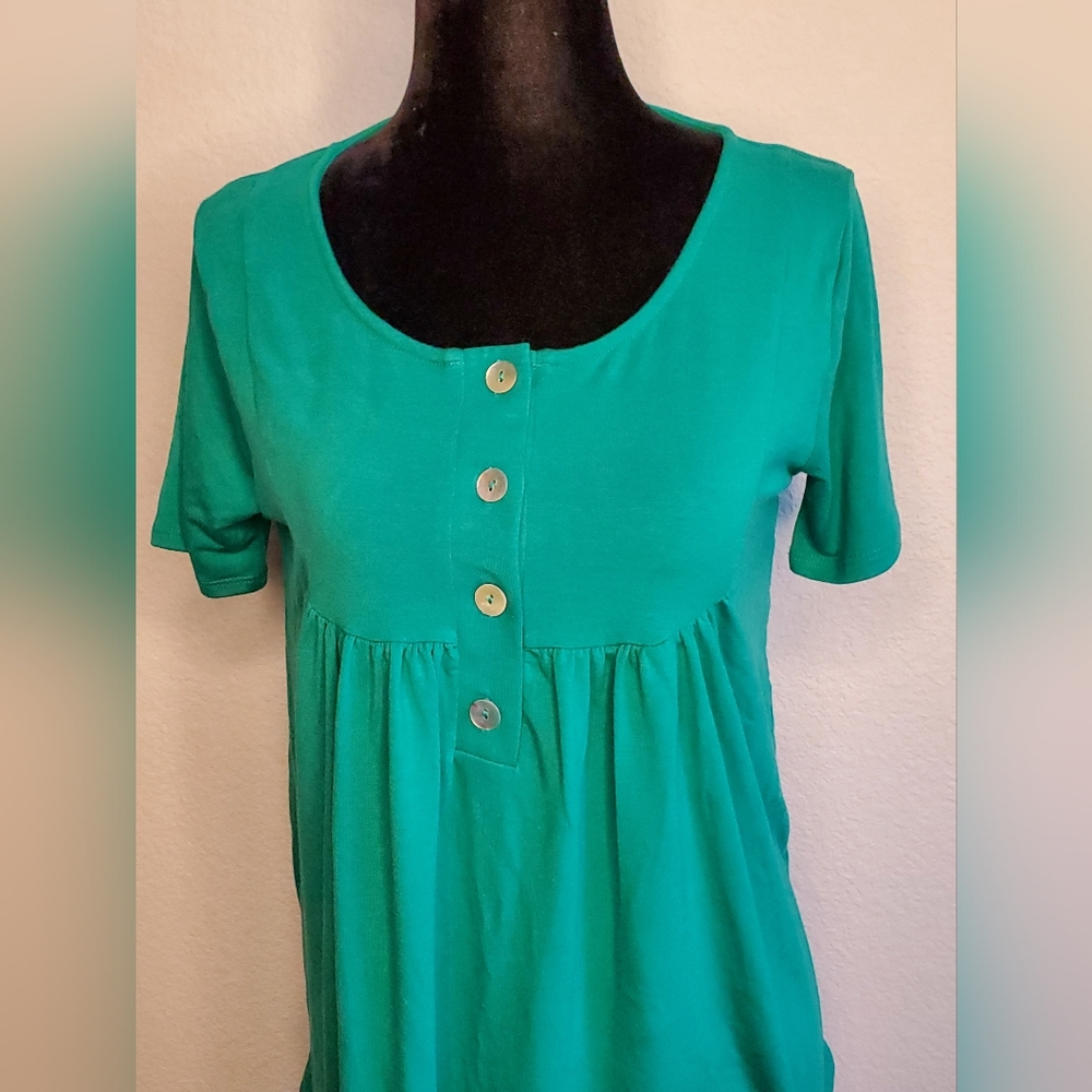 Zenana Emerald Short Sleeve Tunic.  NWOT